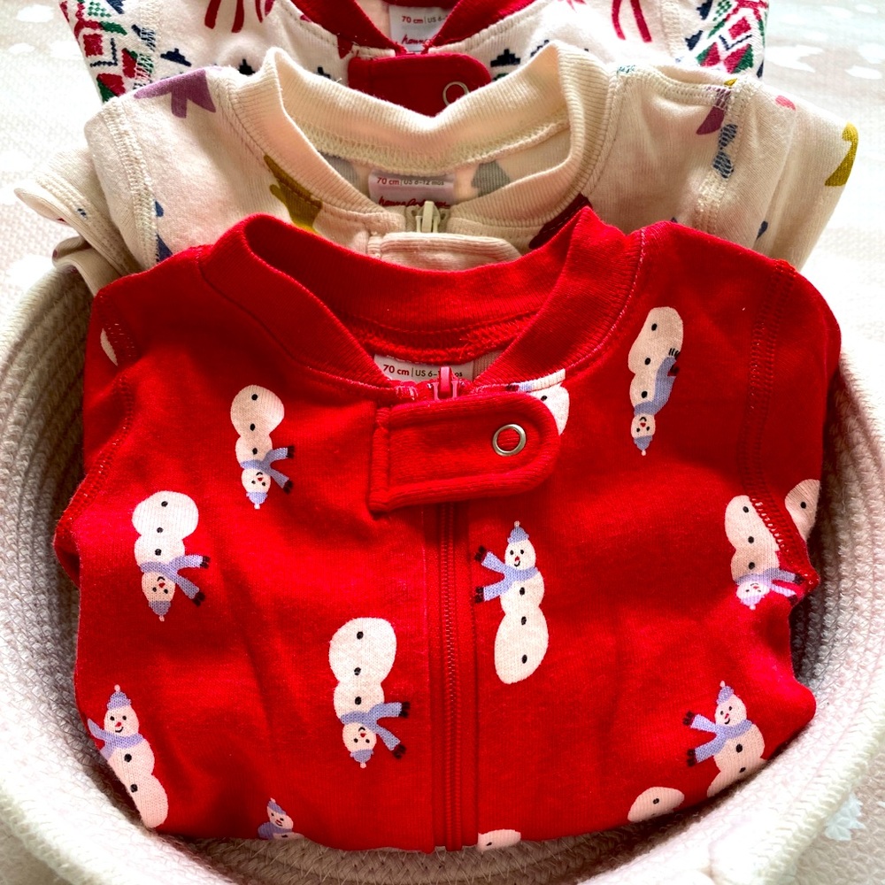 Bundle of 3 Hanna Andersson Christmas pajamas. 6-12 months Christmas 🎄 ⛄️